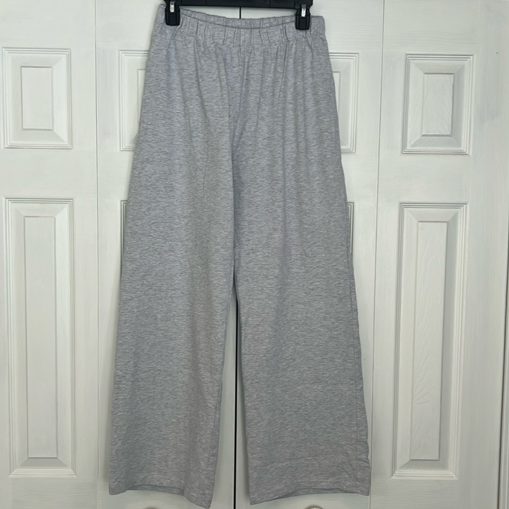 NWT Brandy Melville gray wide leg oversized sweatpants. One size fits Al.